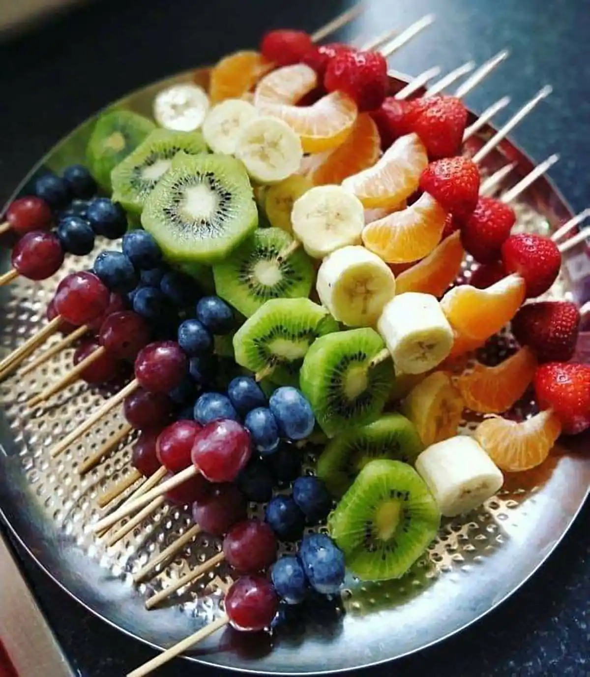 میوه آرایی برای مهمانی
تزیین میوه برای مهمانی رسمی
میوه آرایی ساده
میوه آرایی روی میز
تزیین میوه برای تولد
تزیین میوه شب یلدا در سینی