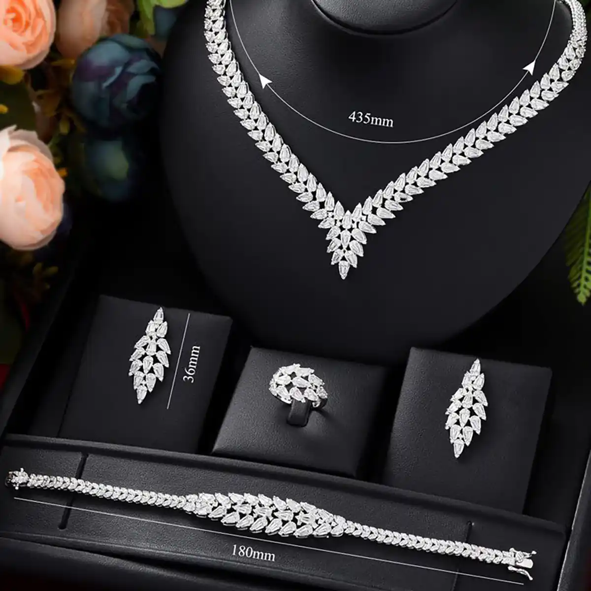 سرویس طلای سفید برای عروسقیمت سرویس طلا عروس ۱۴۰۲سرویس طلا لاکچری برای عروسسرویس طلا سفید شیک عروسسرویس طلا بدون نگین عروسنیم ست طلا سفید برای عروسسرویس جواهر عروس شیک