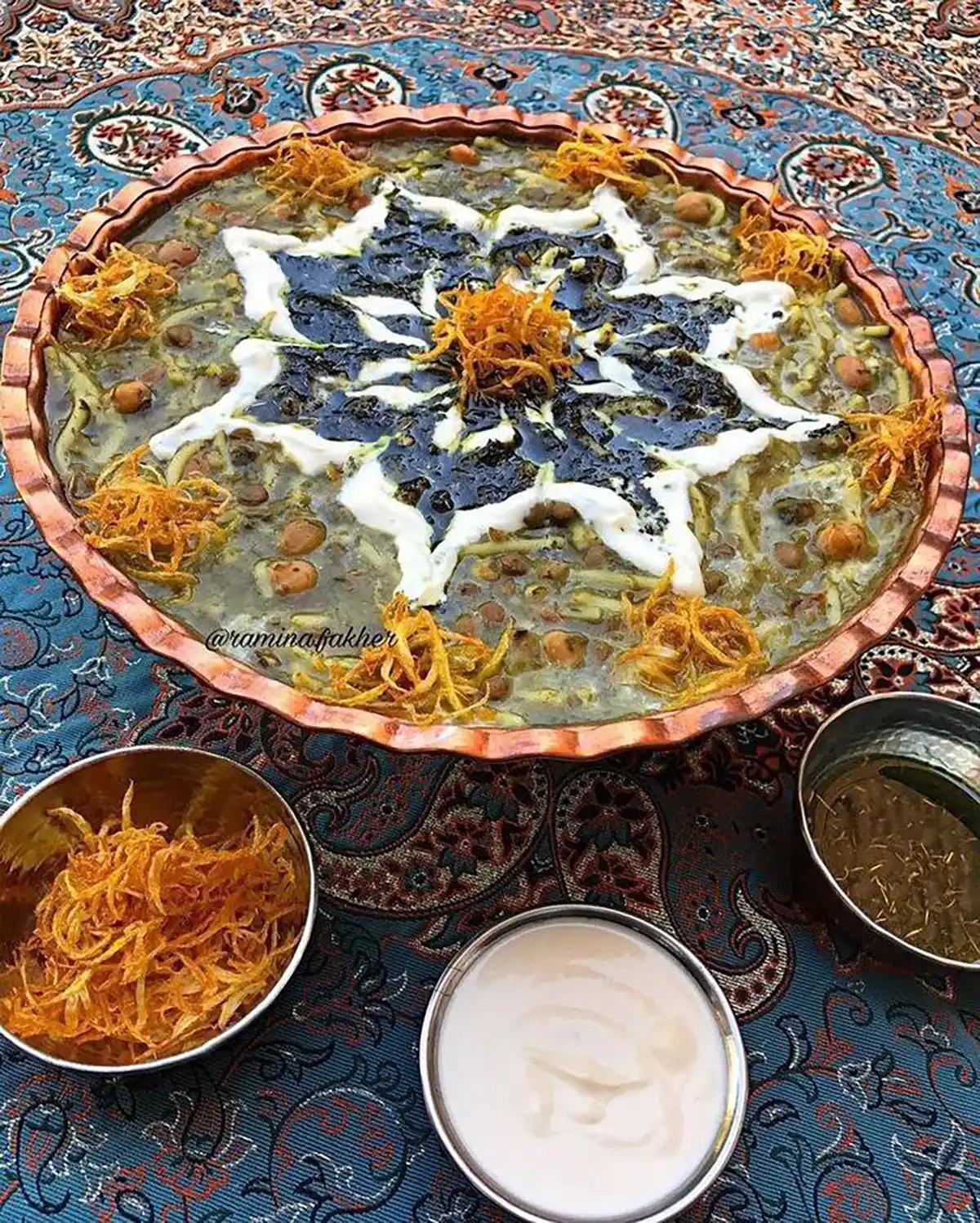 تزیین آش مجلسی