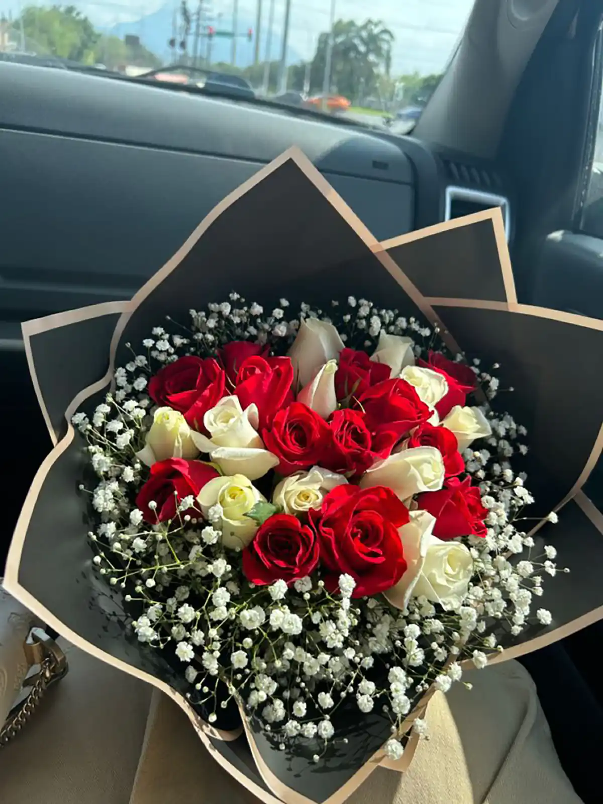 دسته گل هدیه رز