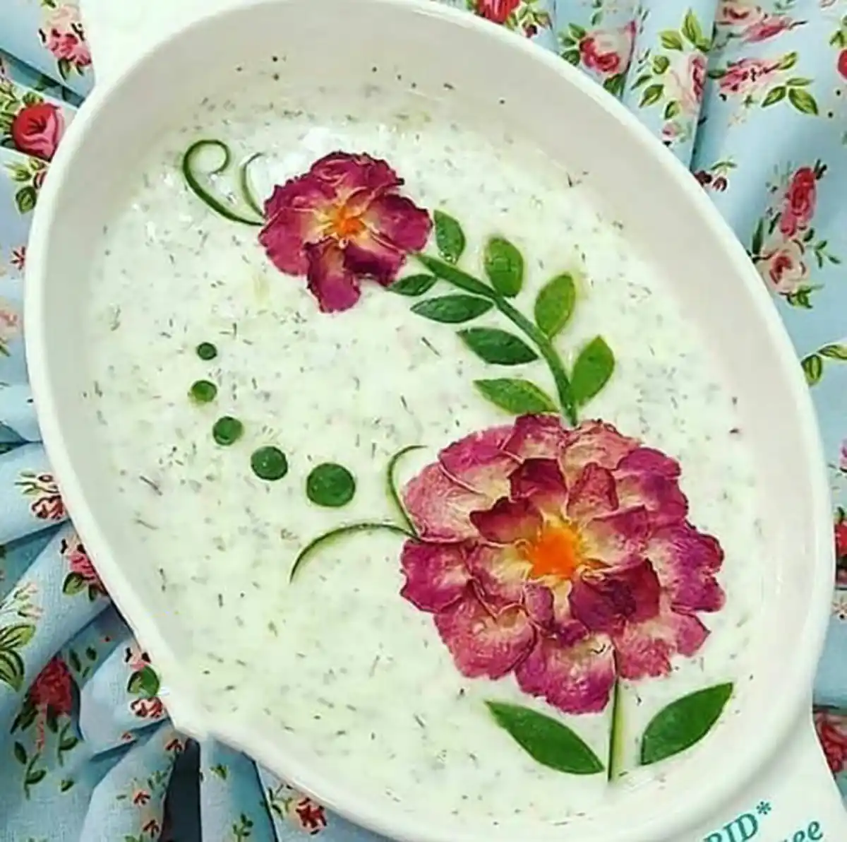 متزیین ماست و خیار
تزیین ماست برای مهمانی
ماست و خیار مجلسی نی نی سایت
ماست و خیار قالبی
تزیین سالاد کاهو
تزیین سالاد شیرازی