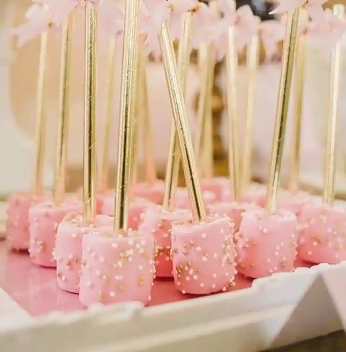 کیک لالی پاپ
طرز تهیه ی پاپ کیک
پوپ کیک
پاپس کیک چیست