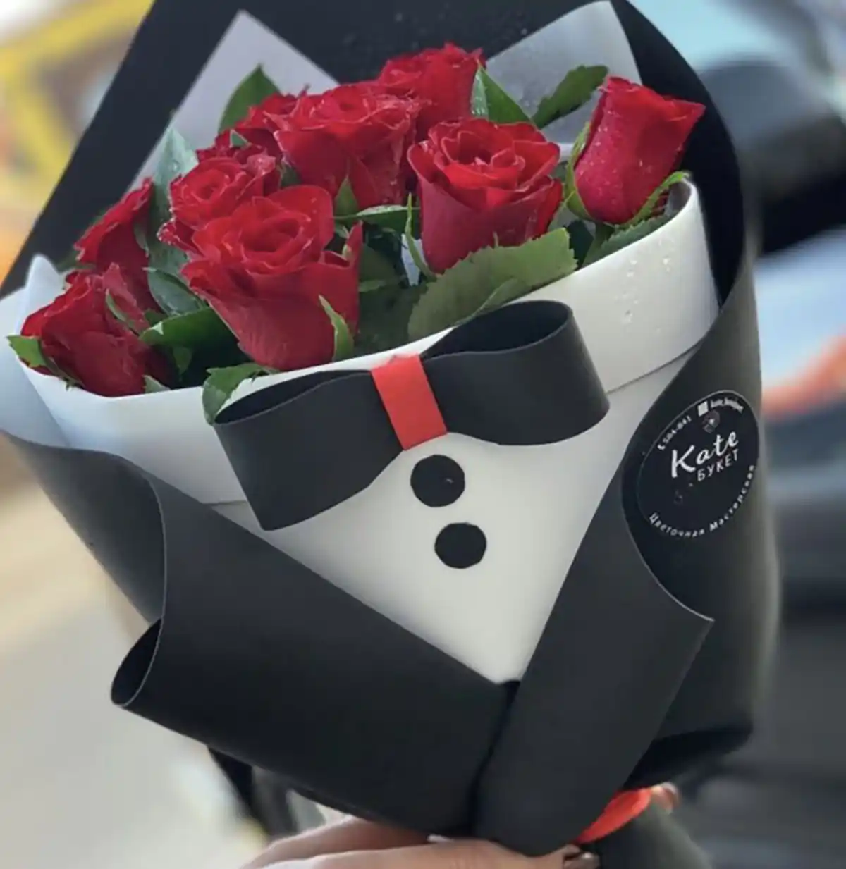 آموزش پیچیدن دسته گل با کاغذ کادو
تزیین گل رز تک شاخه
اموزش دسته گل با روبان
کاغذ دور گل اسمش چیه
کاغذ دسته گل
آموزش پول آرایی دسته گل
پاپیون دسته گل
اموزش دسته گل پروانه ای