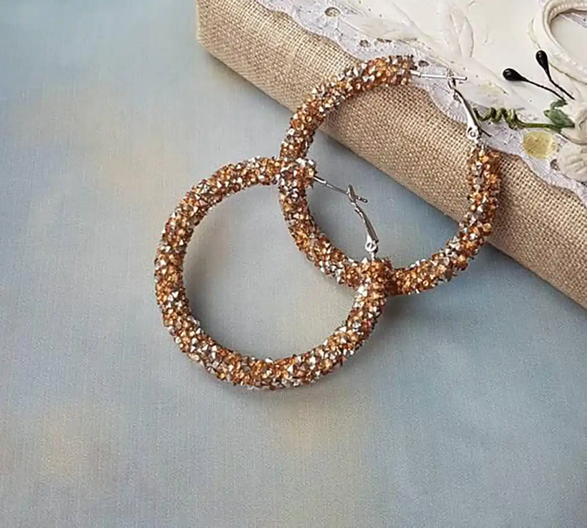 گوشواره حلقه ای کوچک طلا
گوشواره حلقه ای جدید طلا
گوشواره حلقه ای نگین دار طلا
گوشواره حلقه ای طلا
گوشواره کارتیه حلقه ای طلا
گوشواره حلقه ای آویزدار