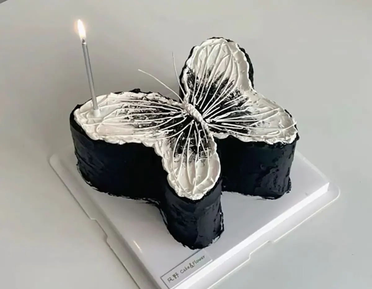 کیک پروانه ای بنفش
کیک پروانه ای قرمز
کیک پروانه ای رنگارنگ
کیک تولد پروانه ای دخترانه
کیک پروانه ای آبی