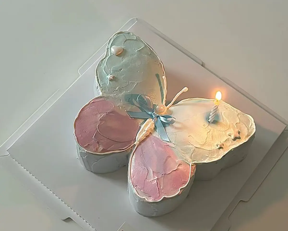 کیک پروانه ای بنفش
کیک پروانه ای قرمز
کیک پروانه ای رنگارنگ
کیک تولد پروانه ای دخترانه
کیک پروانه ای آبی