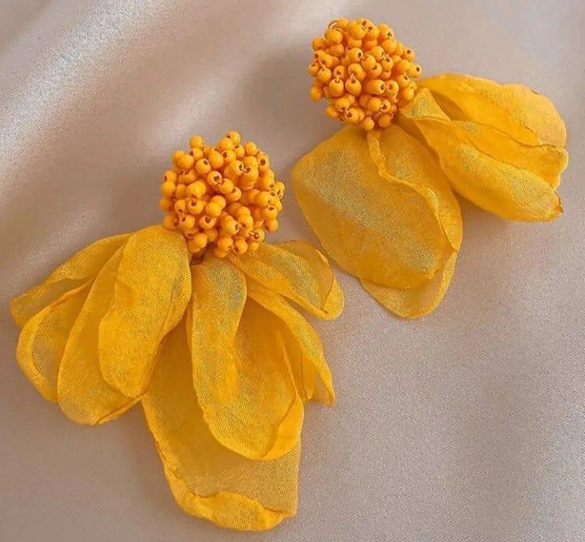 گوشواره دست ساز فانتزی
گوشواره دست ساز طلا
گوشواره سنتی کره ای
گوشواره دست ساز ساده
گوشواره سنتی دست ساز
گوشواره سنتی بلوچی