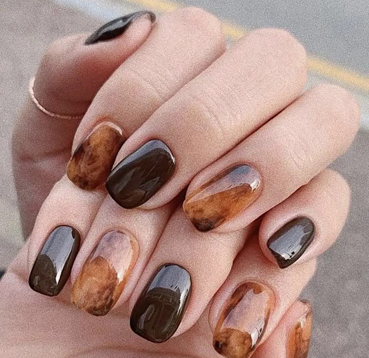 طرح ناخن پاییزی ساده و شیک
