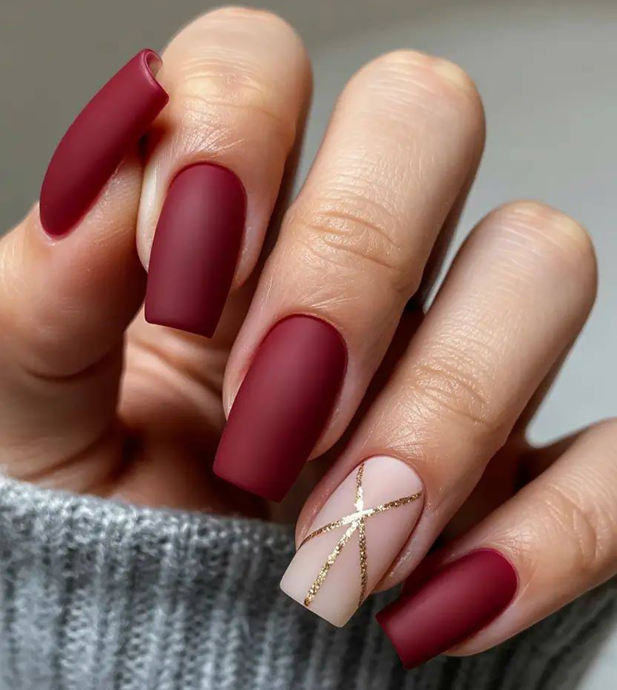 طرح ناخن قرمز و سفید