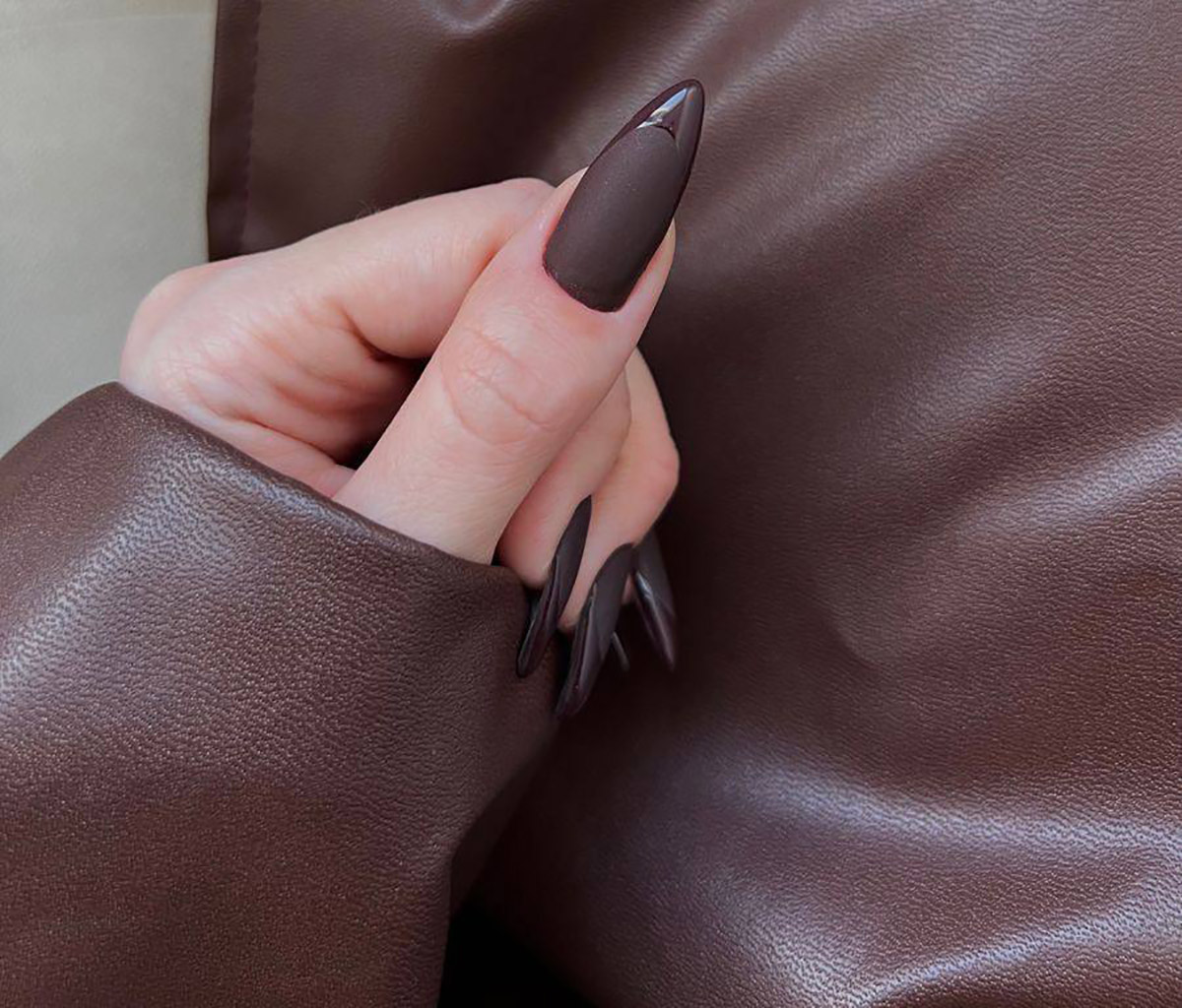 رنگ لاک قهوه ای شکلاتی