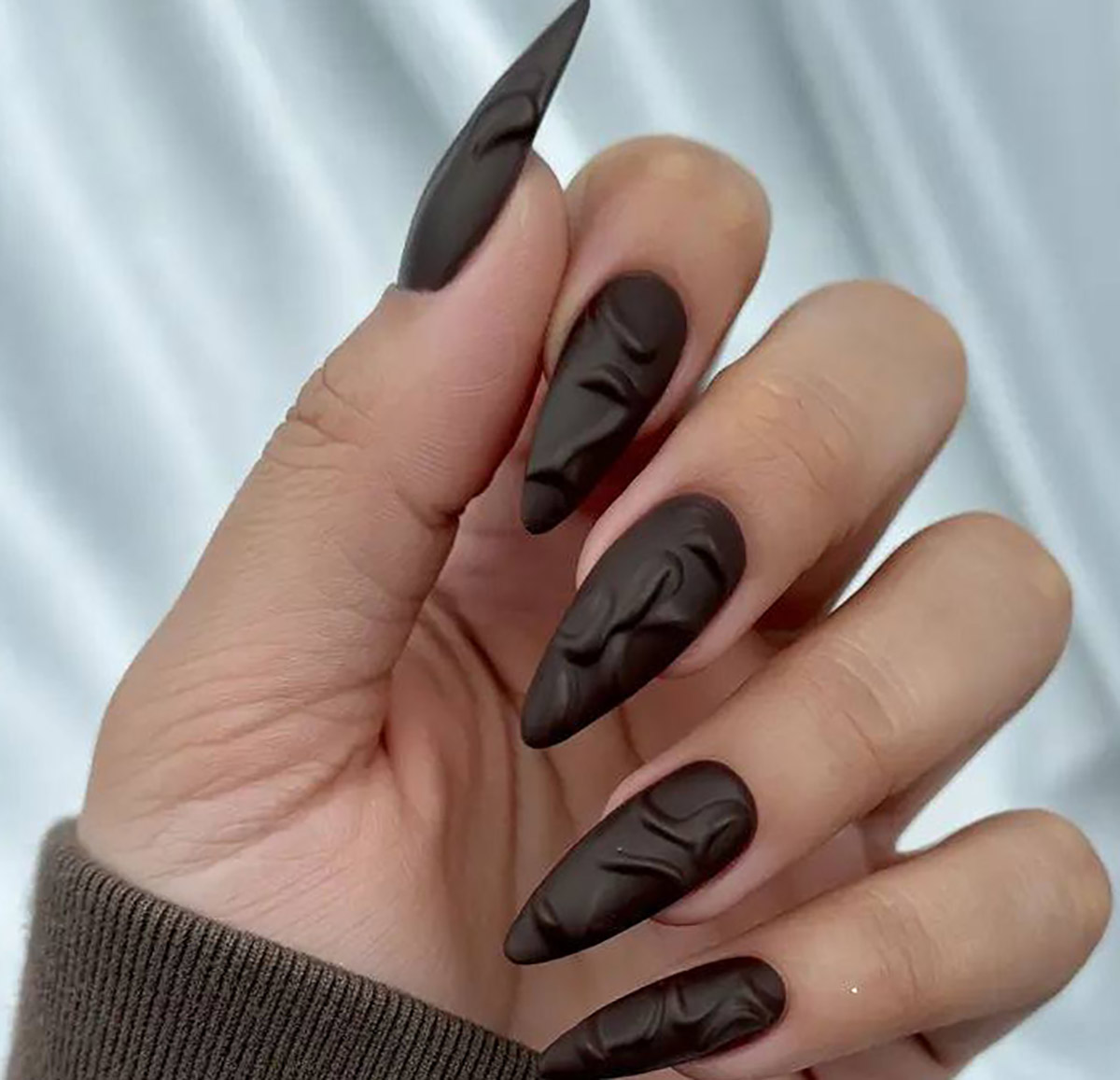 رنگ لاک قهوه ای شکلاتی
