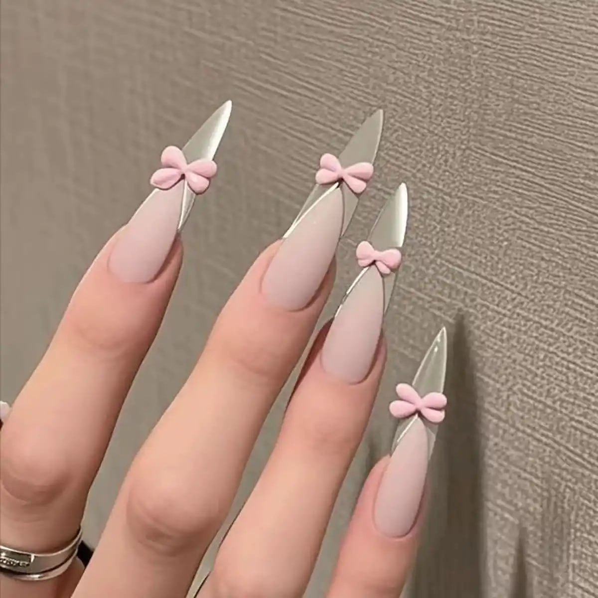 کاشت ناخن تیز بلند
