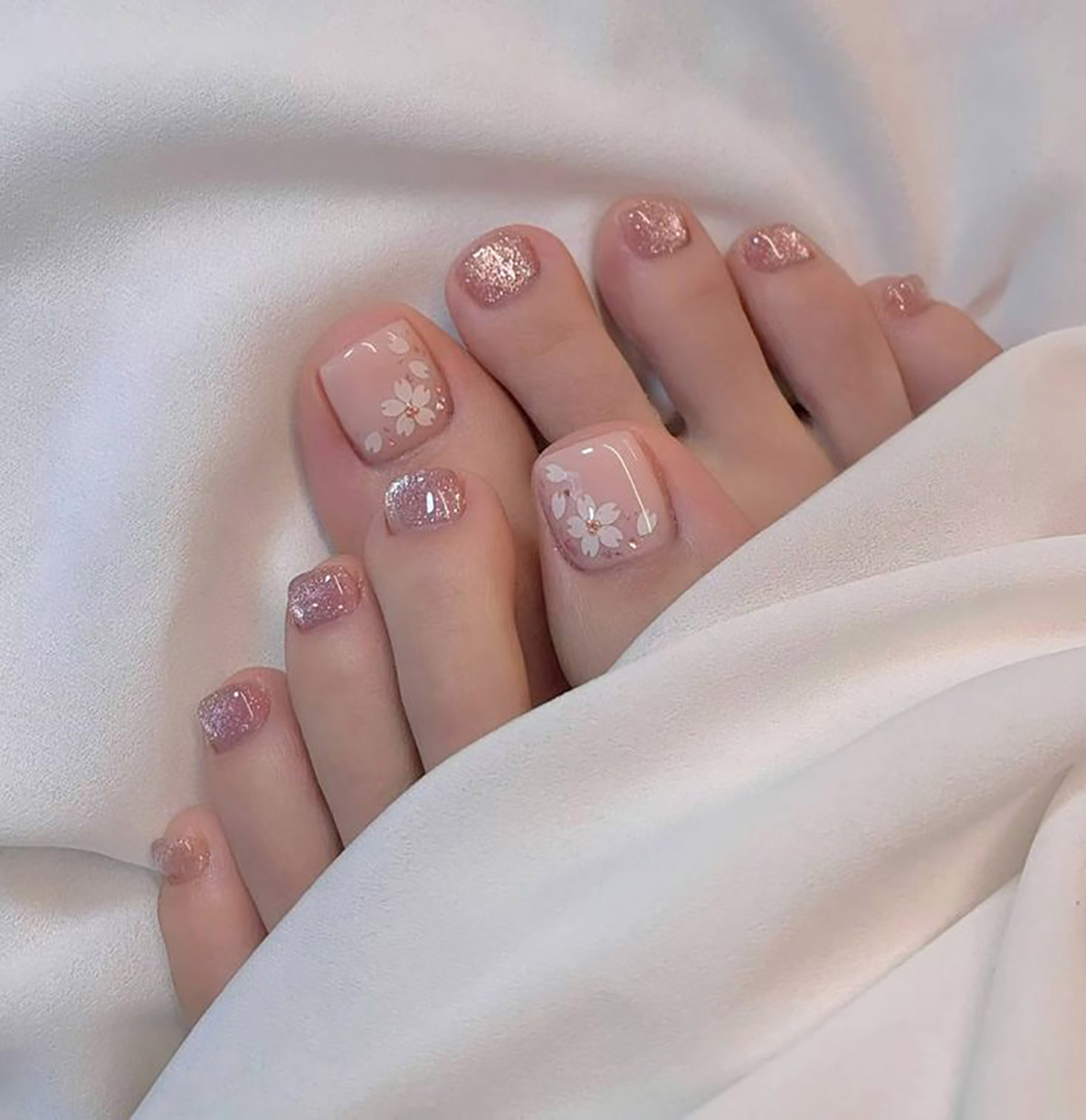 طرح ناخن پا قرمز