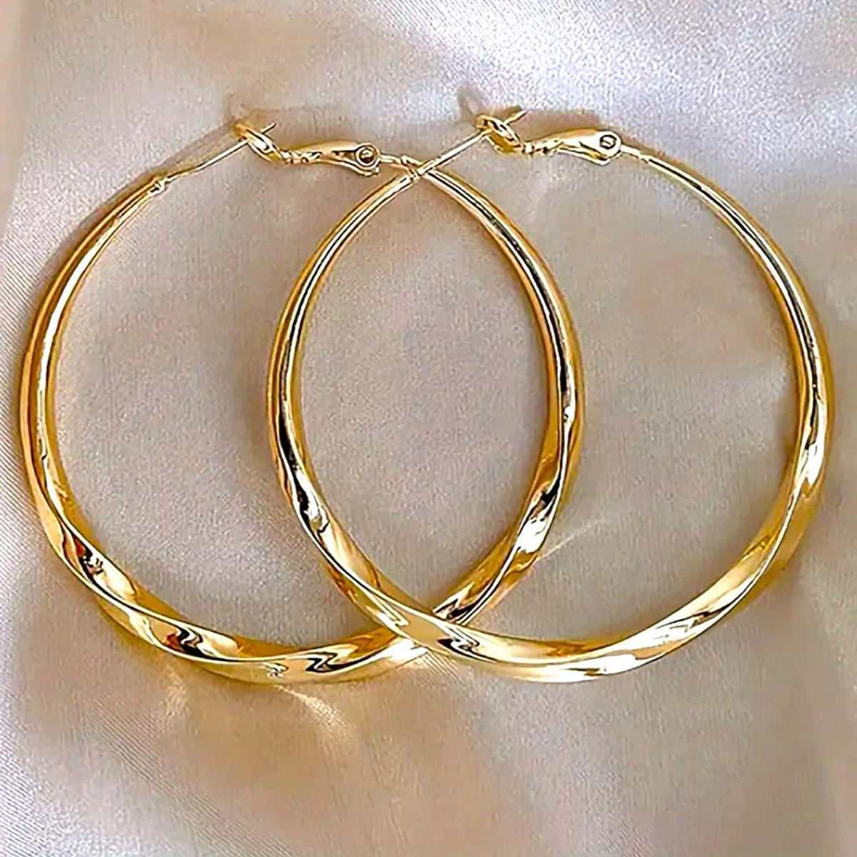 گوشواره حلقه ای گوی دار