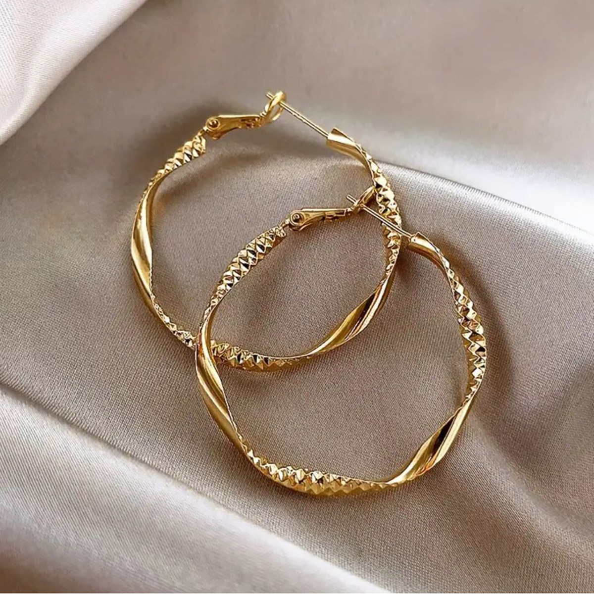 گوشواره حلقه ای آویزدار