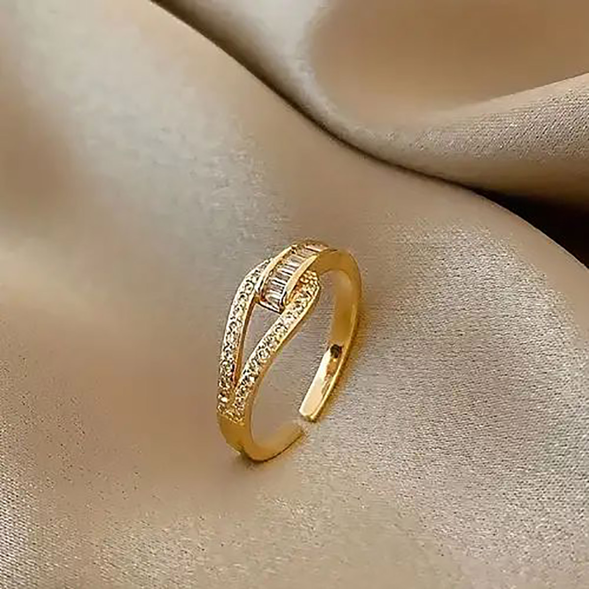 قیمت انگشتر طلا 18 عیار زنانه