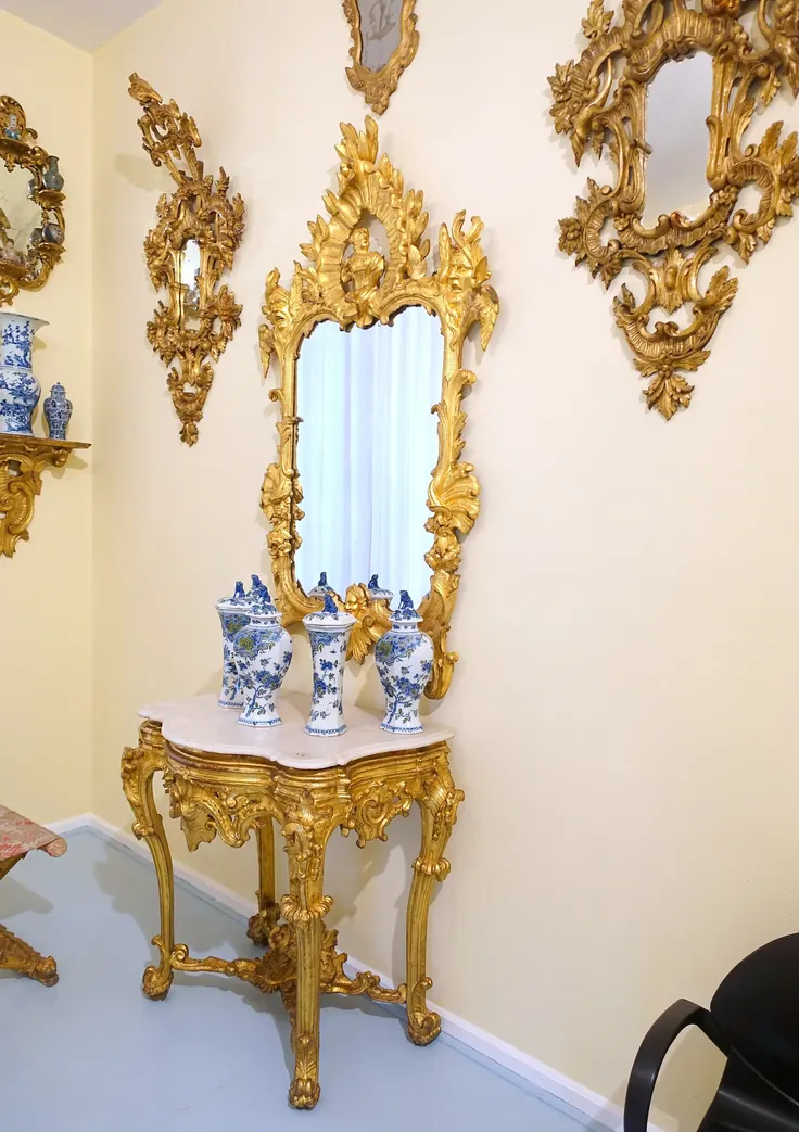 کنسول طلایی با رویه مرمر و چینی آبی