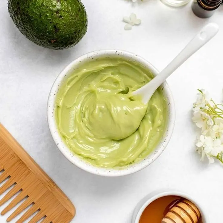 ماسک صورت خانگی آووکادو برای پوست خشک